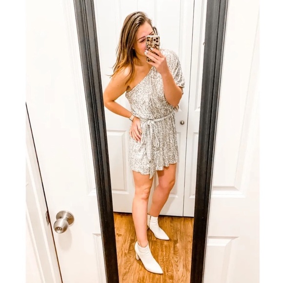 SMYM | Sequin Dress. - Picture 4 of 14